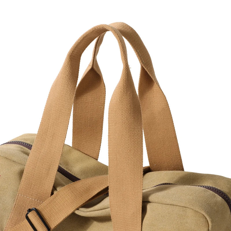 Borsa da viaggio in tela beige con manici robusti, chiusura a zip. Design resistente, ideale per viaggi e uso quotidiano. Accessorio moda unisex.