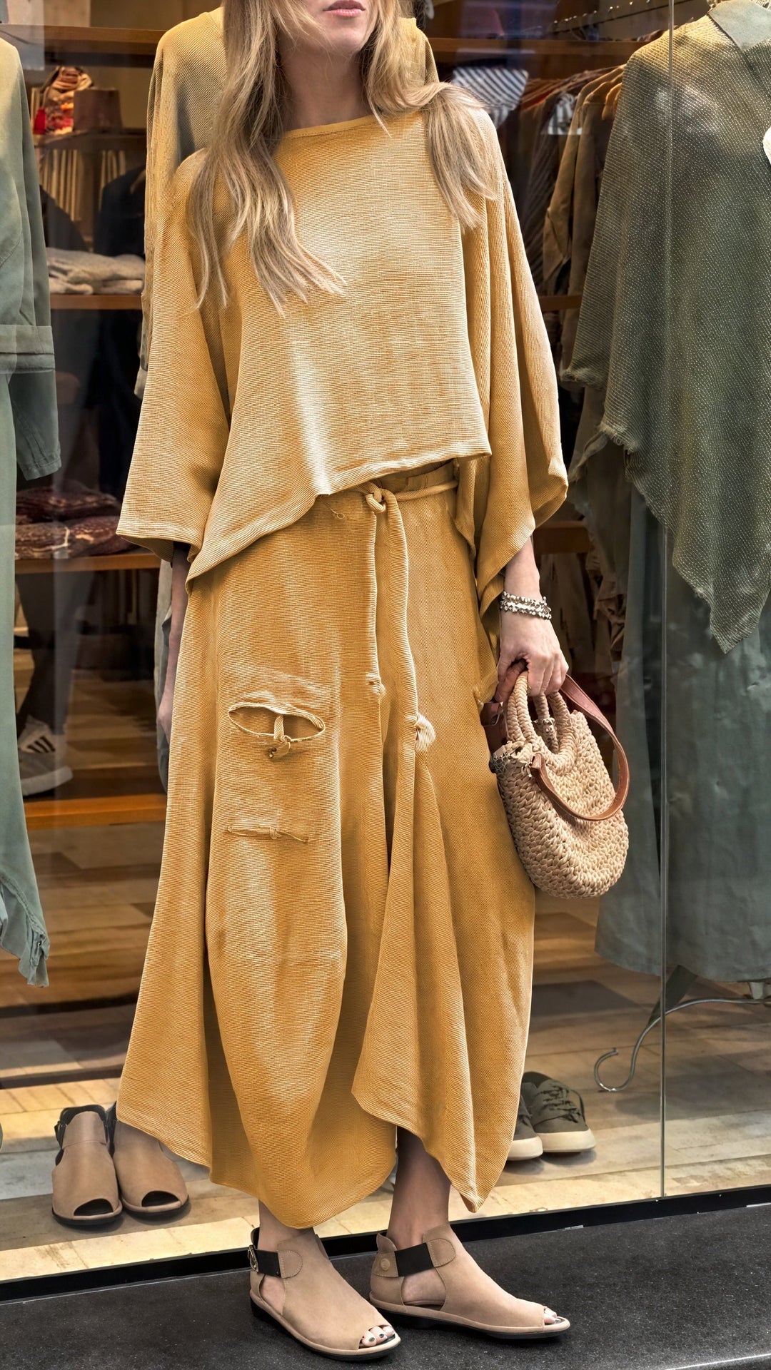 Completo Donna e Pantaloni Fluidi Tasche Vestibilità Comoda