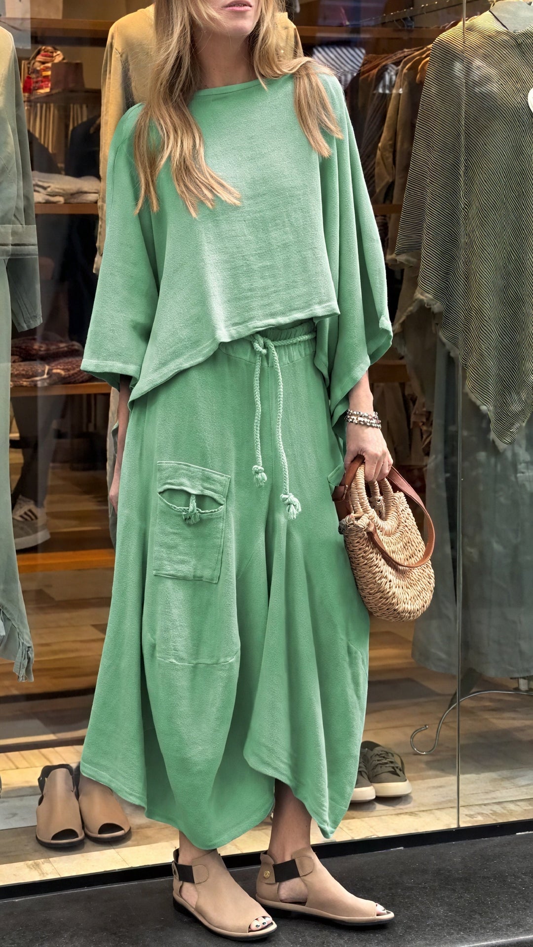 Completo Donna e Pantaloni Fluidi Tasche Vestibilità Comoda