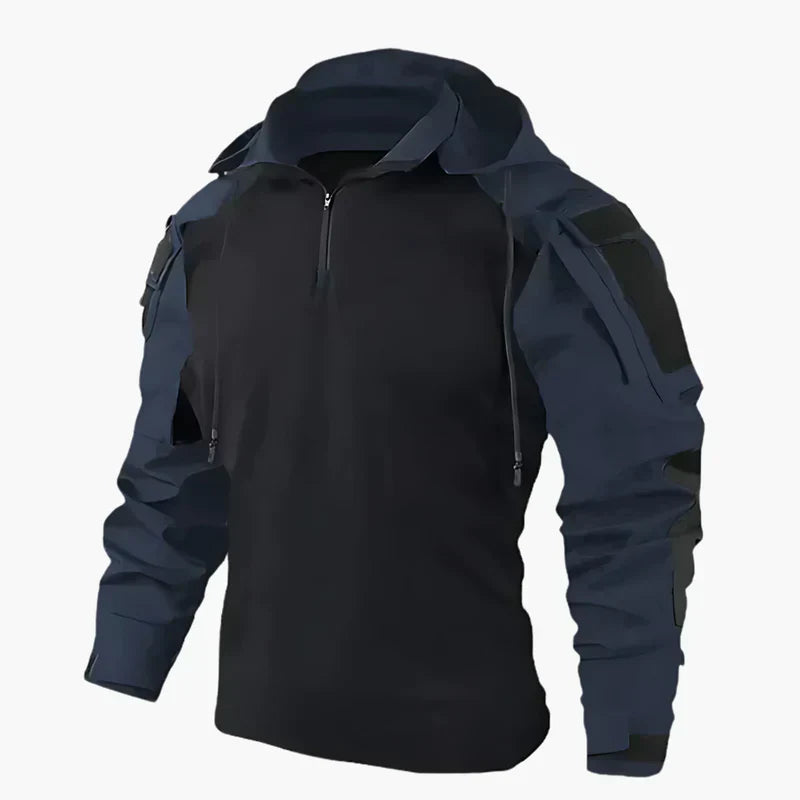 Felpa nera con cappuccio e zip, design tattico, maniche rinforzate blu scuro, ideale per outdoor e sport, stile militare moderno.