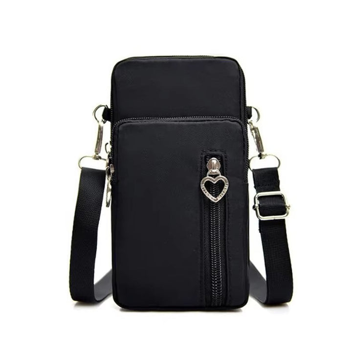 Borsa a tracolla nera in nylon con cerniera e decorazione a cuore, design compatto e moderno, ideale per donna. Accessorio moda pratico e versatile.