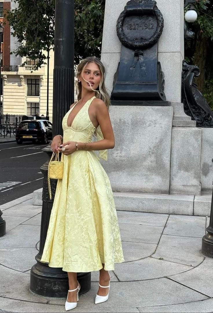 Abito midi donna con scollo a V e chiusura posteriore