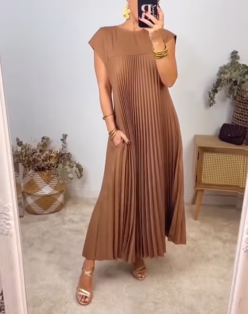 Abito senza Donna | Plissettatura Elegante & Linea Scivolata