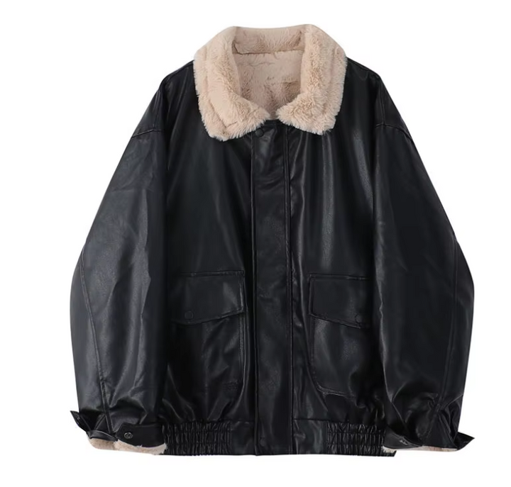 Giacca in pelle nera con colletto in pelliccia sintetica beige, tasche frontali, stile casual, moda uomo, abbigliamento invernale caldo.