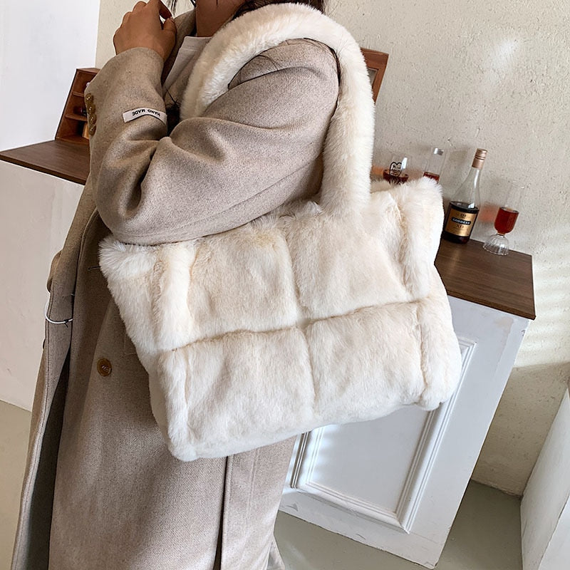 Borsa a Mano Donna in Peluche Morbido Stile Elegante - Vesarelli