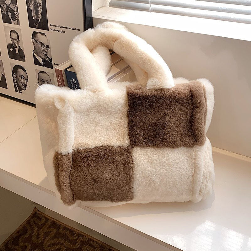 Borsa a mano in peluche elegante da donna, accessorio invernale versatile 10