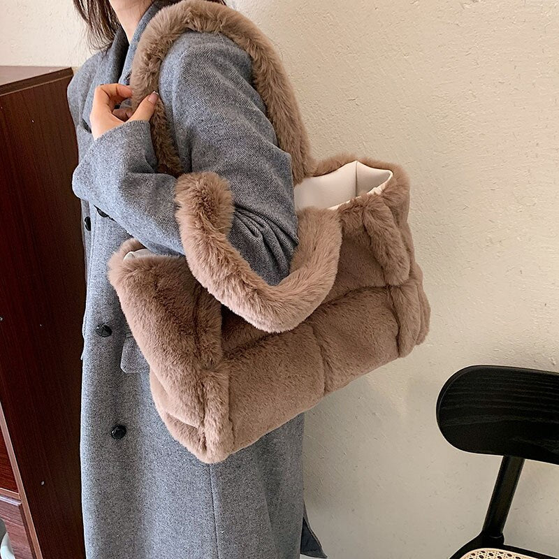Borsa a mano in peluche elegante da donna, accessorio invernale versatile 6
