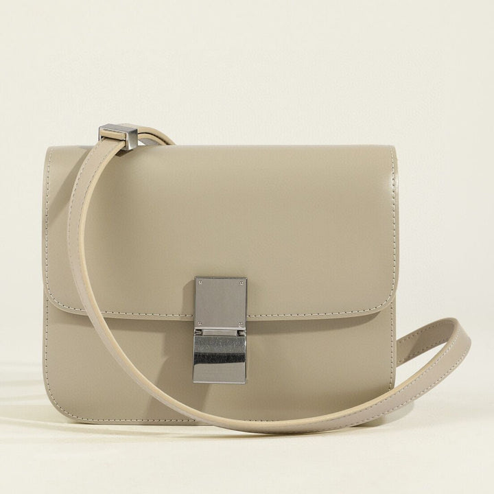 Borsa a tracolla classica da donna con patta in vera pelle 10