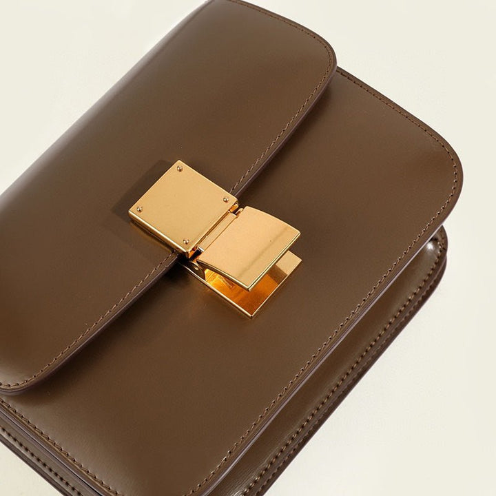 Borsa a tracolla classica da donna con patta in vera pelle 6