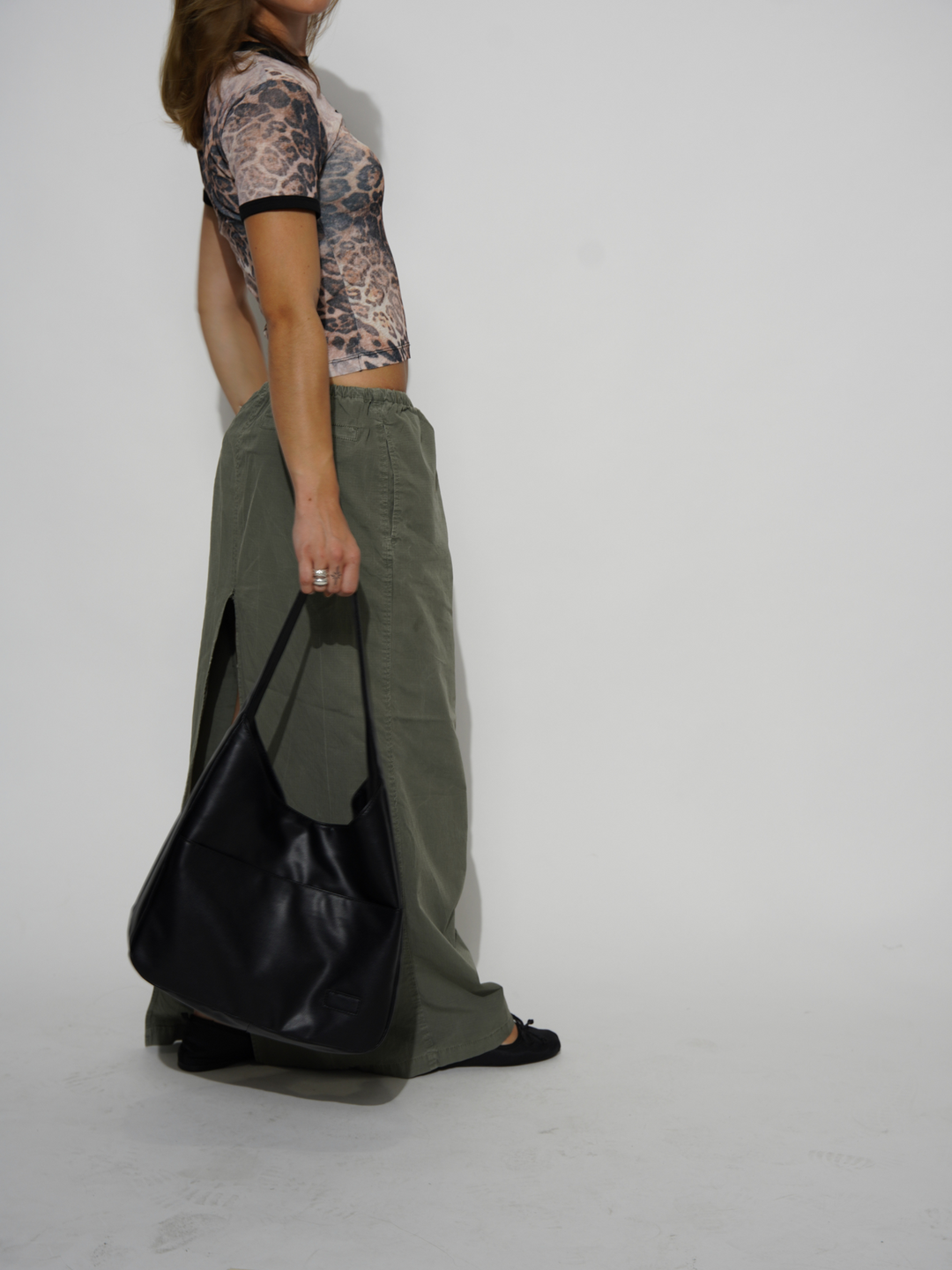 Borsa a tracolla pratica ed elegante da donna in pelle vegana 7