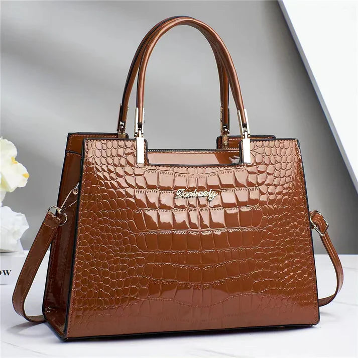 Borsa elegante da donna in vera pelle con finitura lucida 8