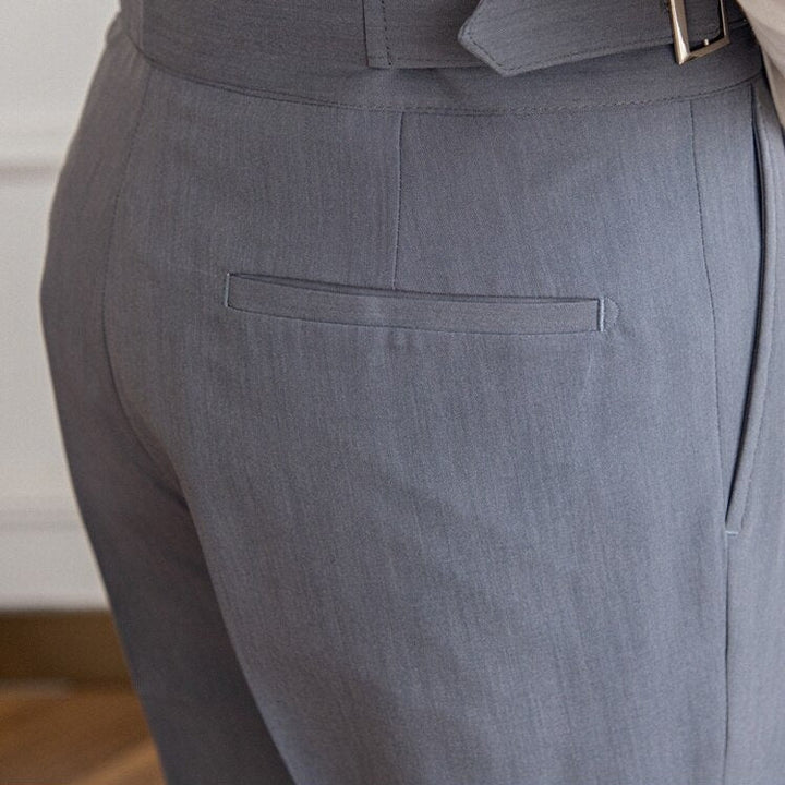 Pantaloni Uomo Sartoriali con Pieghe e Cintura Regolabile