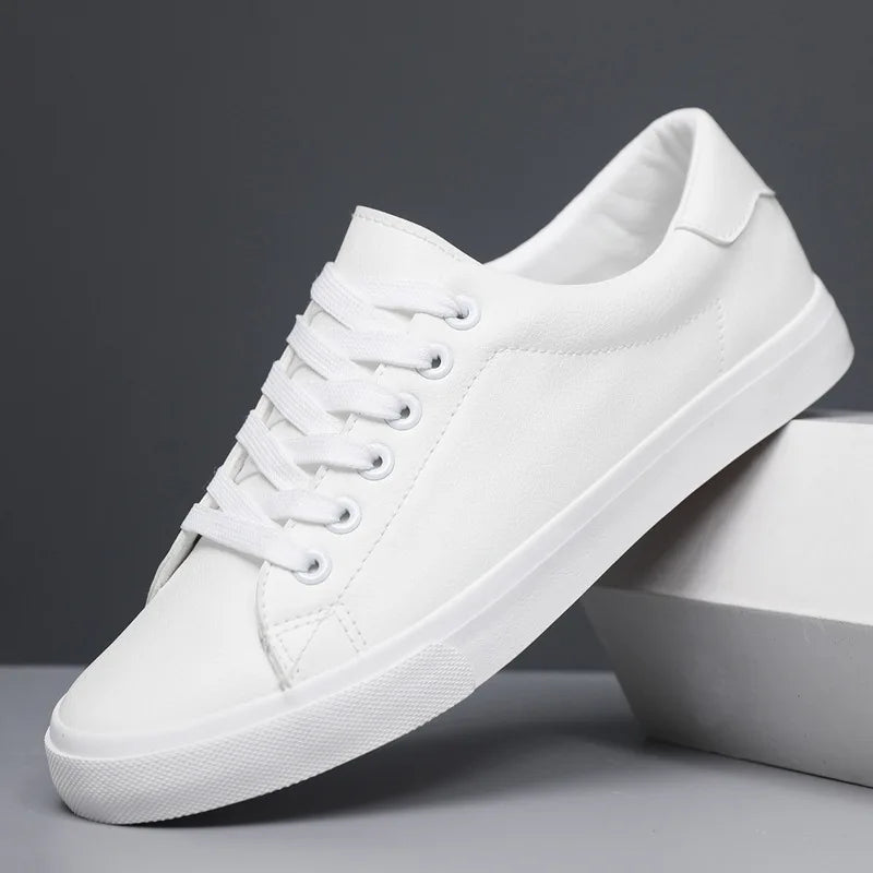 Scarpe da ginnastica bianche unisex, design minimalista, suola in gomma antiscivolo, perfette per moda casual e sportiva.
