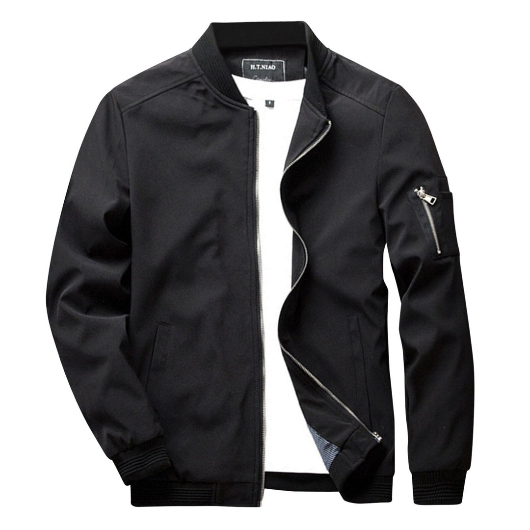 Giacca bomber nera da uomo, stile casual, con zip frontale e tasca sulla manica. Ideale per moda autunnale e invernale.