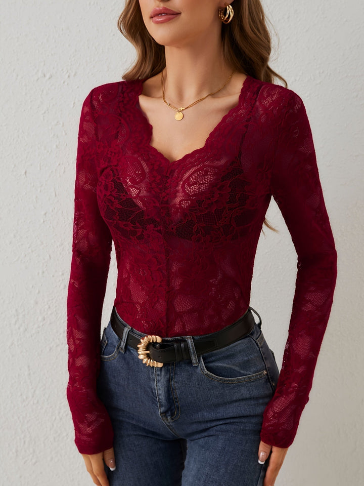 Camicia in pizzo da donna con elementi raffinati