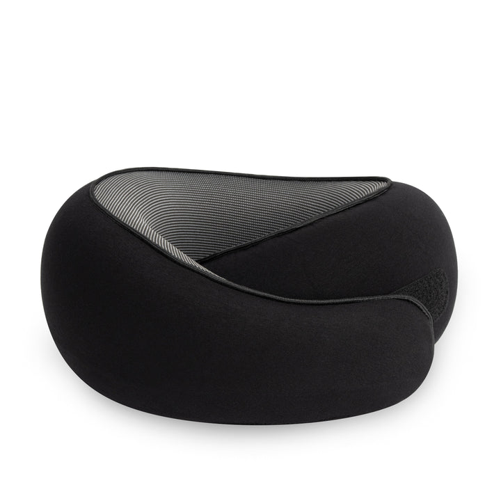 Cuscino da viaggio ergonomico nero, supporto collo, memory foam, design compatto, ideale per viaggi in aereo, auto, treno, comfort e relax.