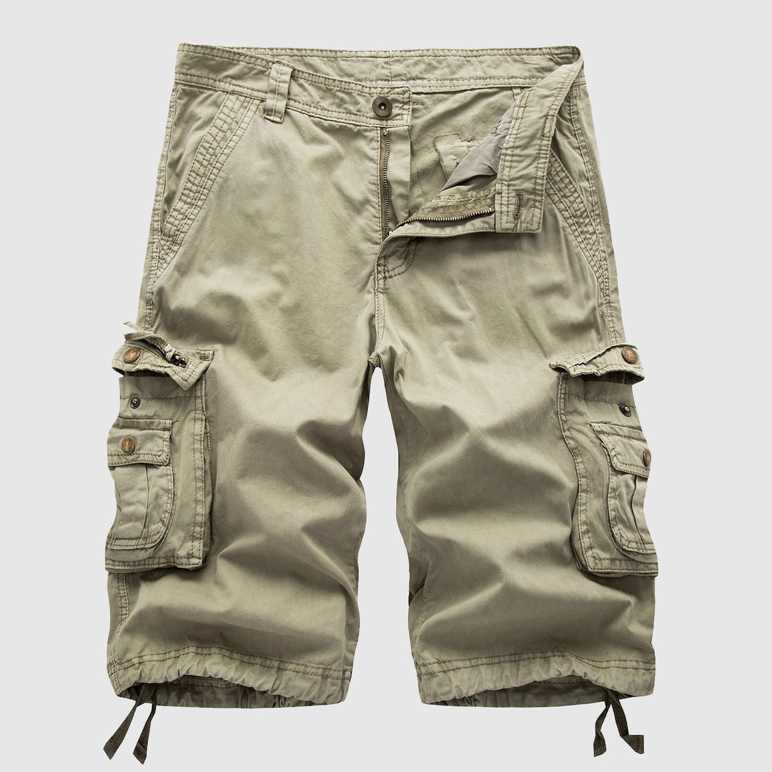 Bermuda cargo uomo beige, tasche multiple, cotone resistente, stile casual estivo, chiusura con bottone e zip, ideale per attività all'aperto.