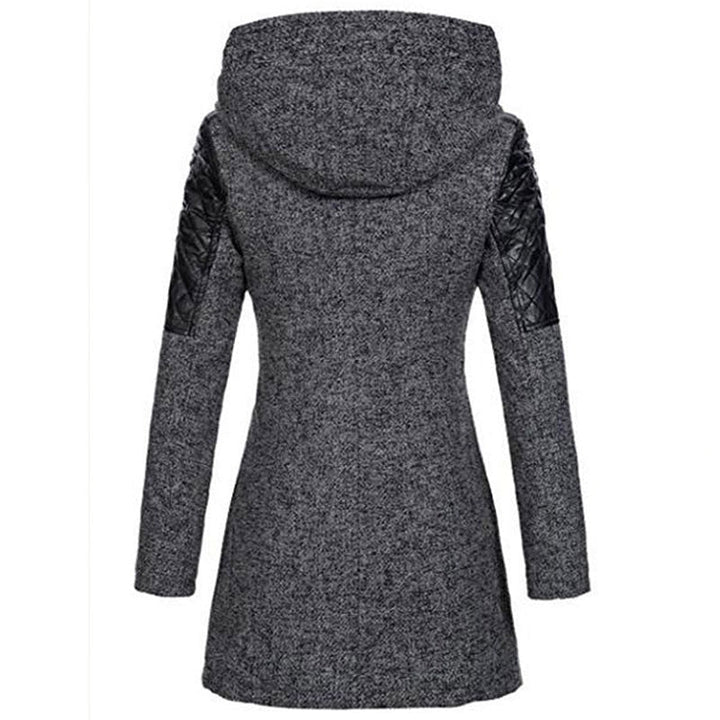 Cappotto donna grigio con cappuccio, maniche lunghe, dettagli in pelle nera sulle spalle, elegante e moderno, ideale per l&