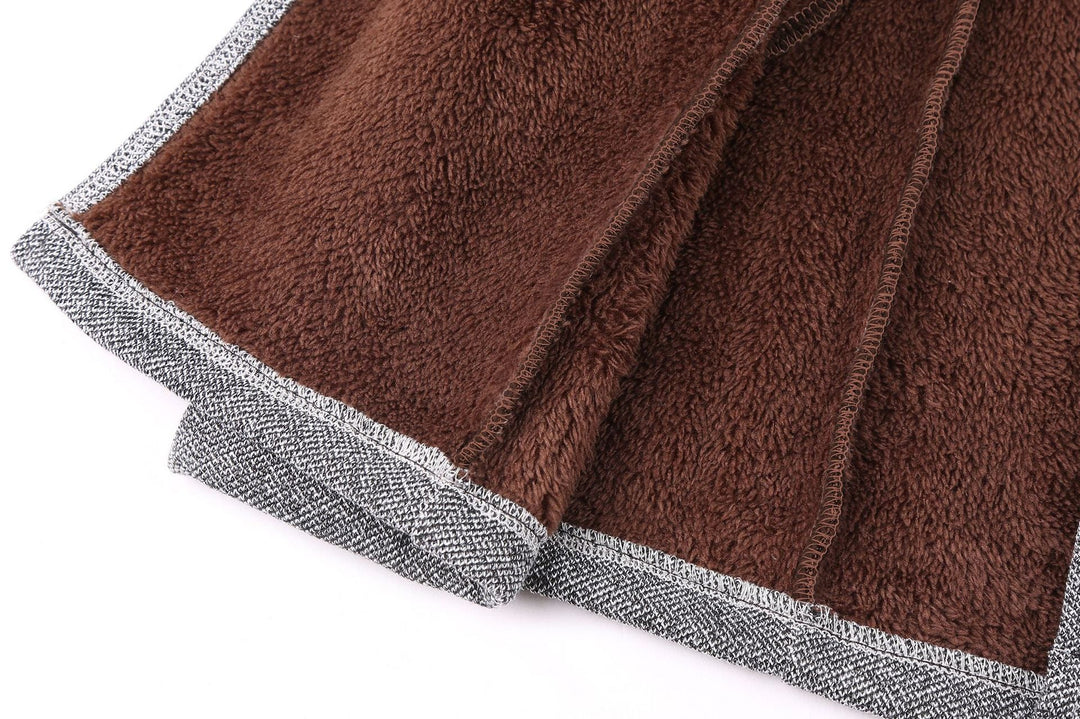 Giacca invernale marrone in pile, dettagli in tessuto grigio, calda e morbida, ideale per l&