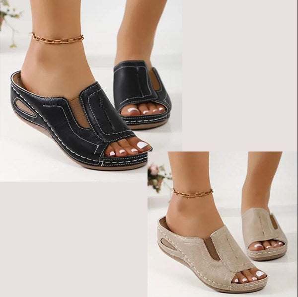 Sandali donna estivi in pelle, aperti in punta, disponibili in nero e beige. Design comodo, suola antiscivolo, perfetti per look casual.