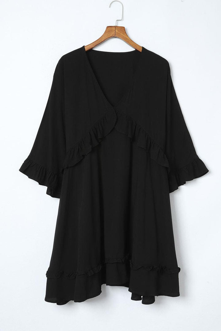 Abito nero da donna con volant, maniche a tre quarti, scollo a V, stile casual elegante. Perfetto per occasioni speciali e moda autunnale.