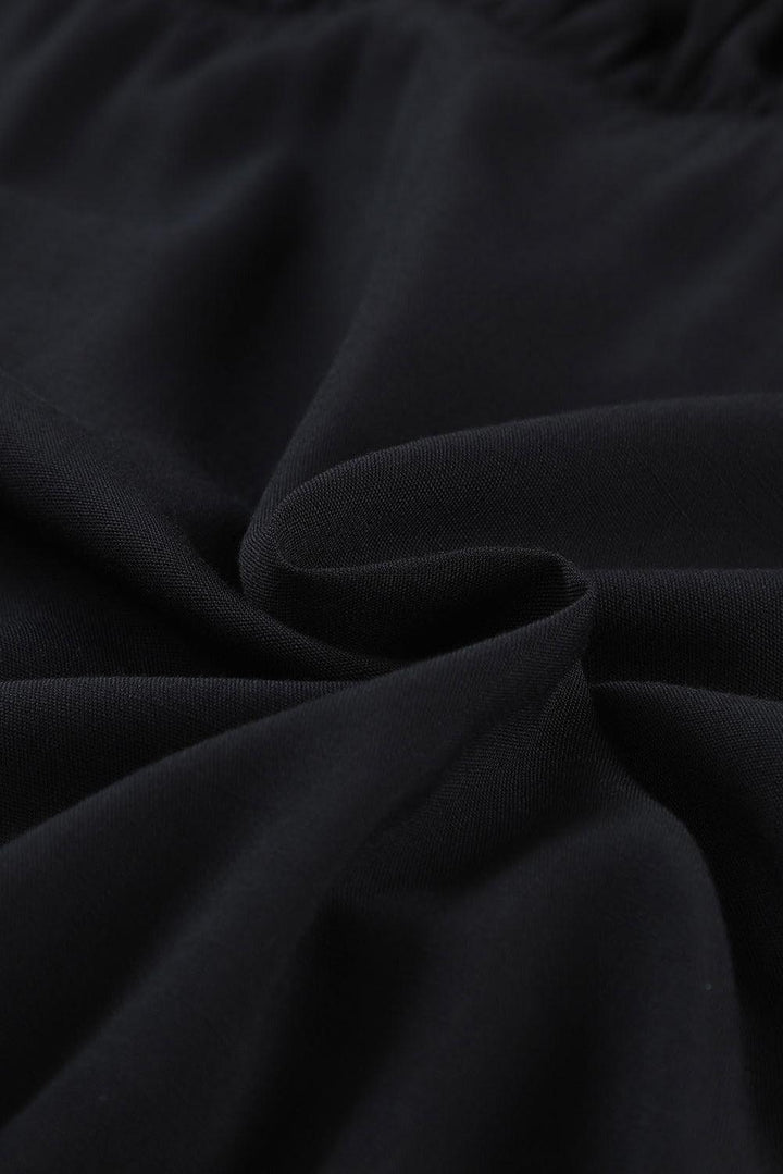Tessuto nero in cotone morbido, dettaglio texture pieghettata, ideale per abbigliamento casual, moda donna, alta qualità, comfort.