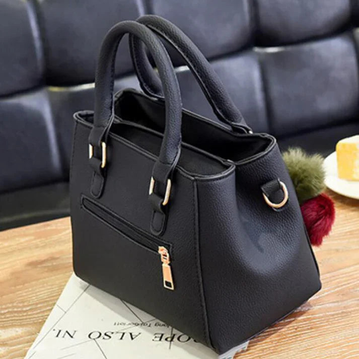 Borsa Donna con Ciondolo e Dettagli in Peluche Elegante - Vesarelli