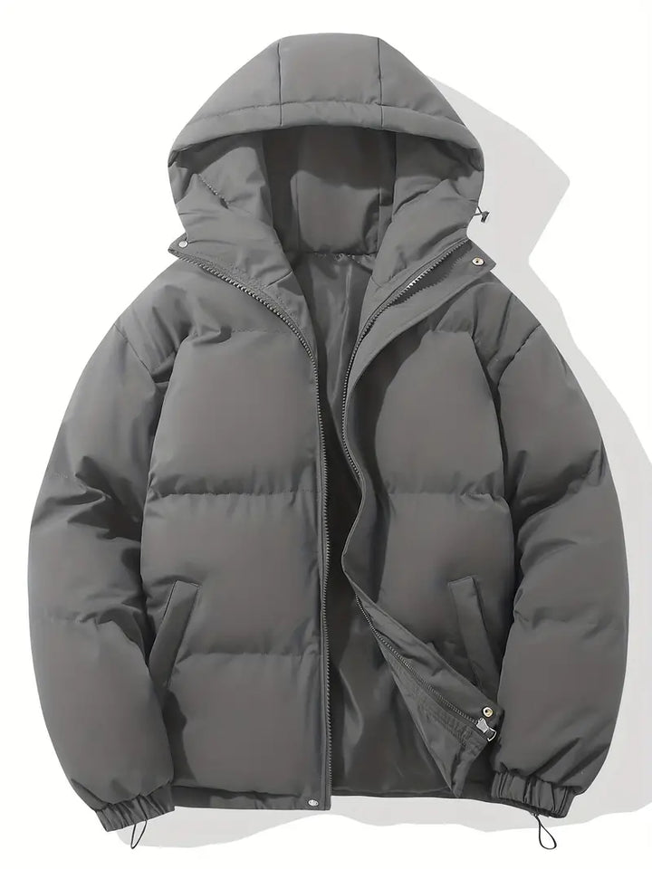 Giacca invernale imbottita grigia con cappuccio, zip frontale e tasche laterali. Ideale per uomo, moda casual, abbigliamento caldo.