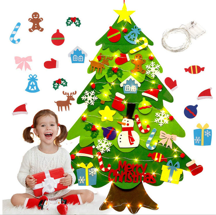 FeltJoy | Albero di Natale decorativo da parete con ornamenti in feltro appesi 1