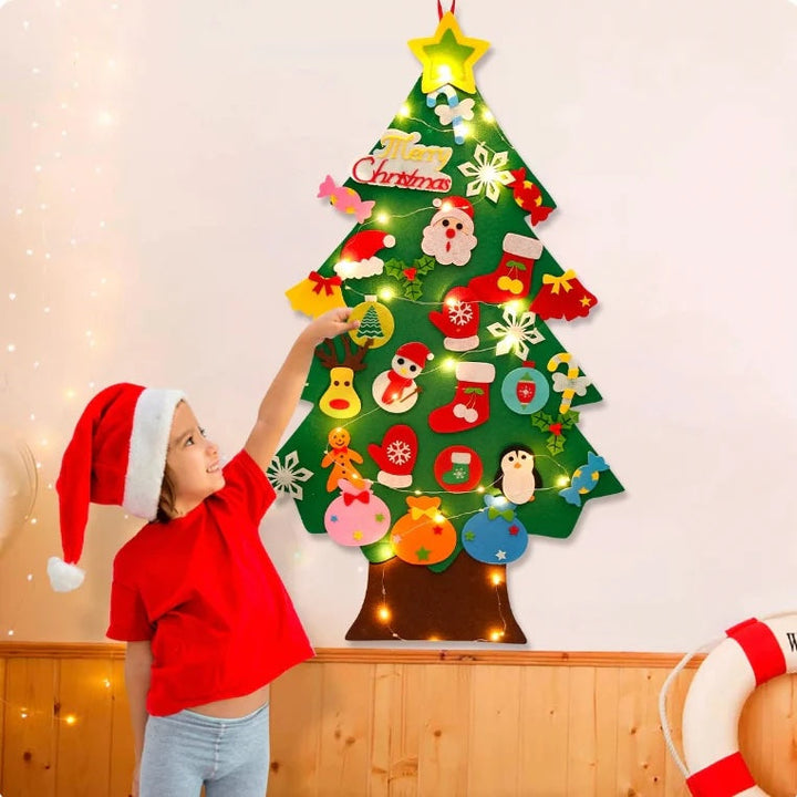 FeltJoy | Albero di Natale decorativo da parete con ornamenti in feltro appesi 2