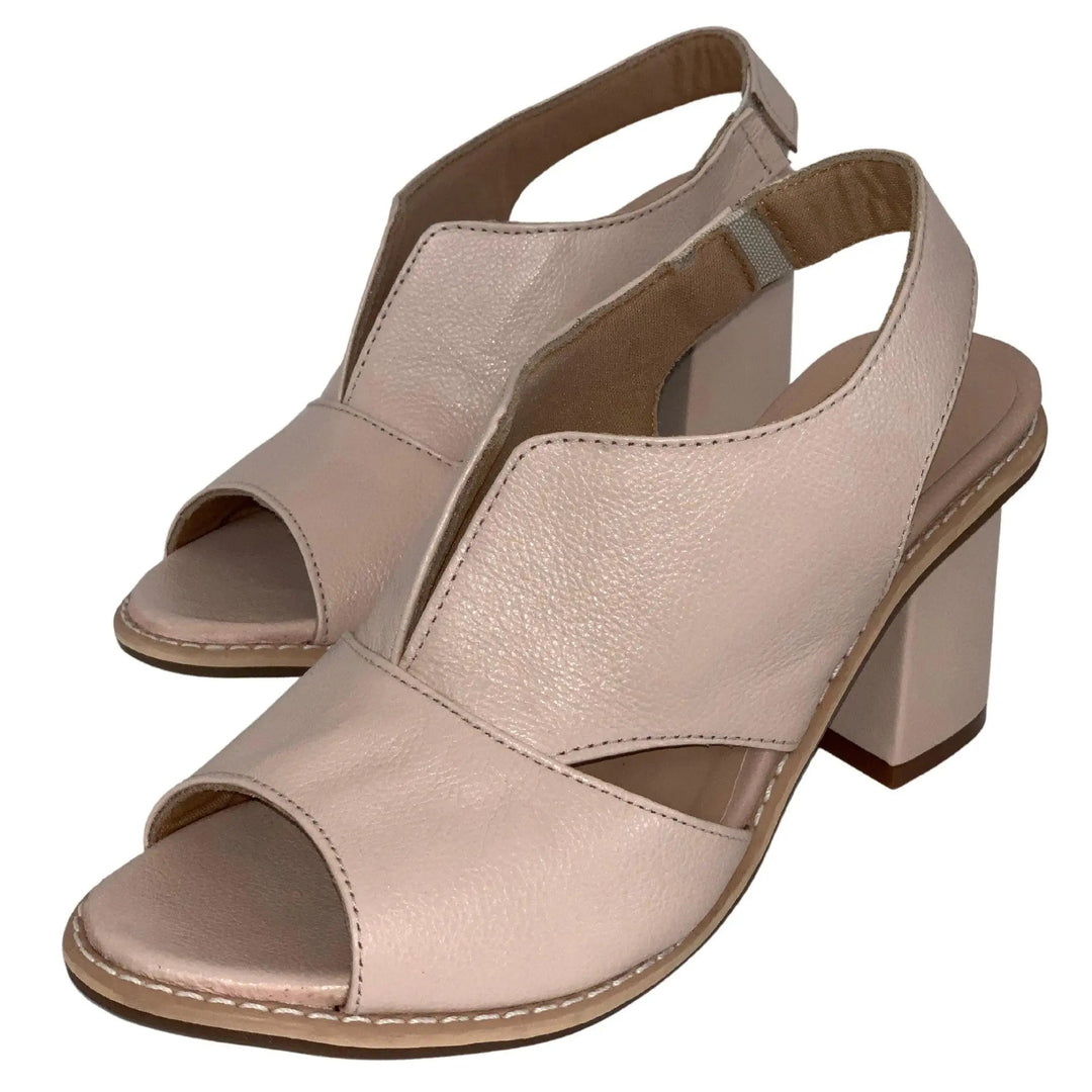 Sandali donna in pelle rosa con tacco largo, design aperto in punta e cinturino posteriore. Eleganti e comodi, ideali per l'estate.