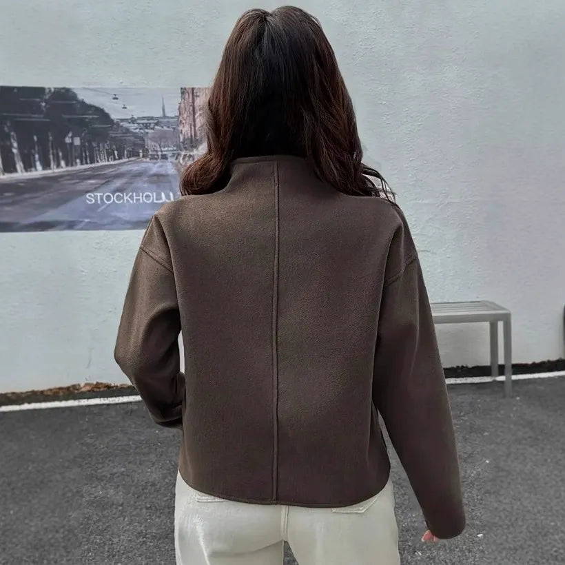 Giacca donna corta con collo alto e chiusura a zip