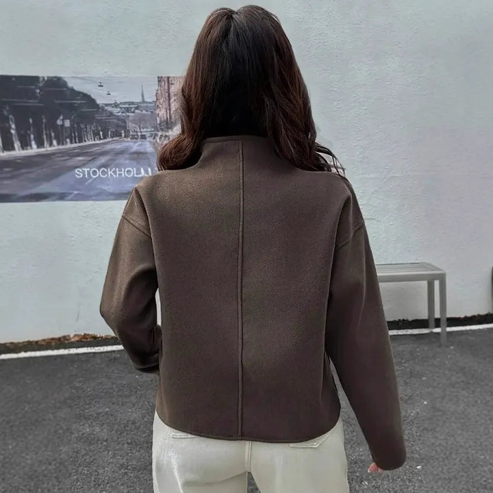 Giacca donna corta con collo alto e chiusura a zip