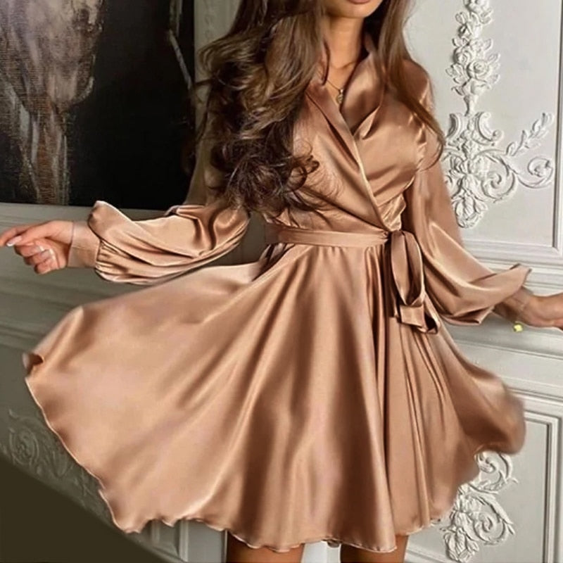 Abito Donna in Raso Maniche Lunghe con Volant Elegante