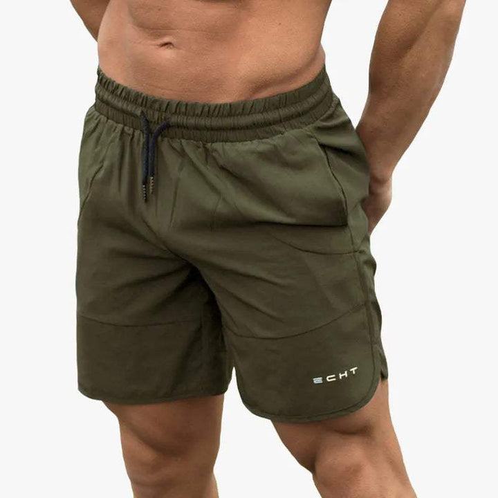 Pantaloncini sportivi uomo verde oliva, elastico in vita, logo ECHT, ideali per palestra e fitness. Design comodo e traspirante.