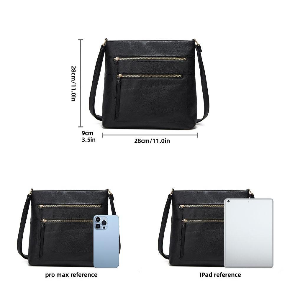 Borsa a tracolla nera in pelle sintetica con doppia tasca frontale, dimensioni 28x28x9 cm, confronto con smartphone e iPad, elegante e pratica.
