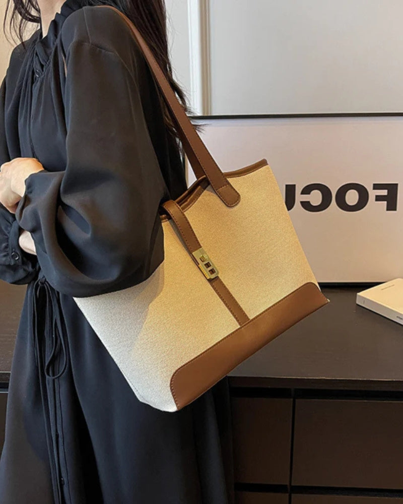 Borsa a Spalla Donna in Materiale Resistente Design Funzionale