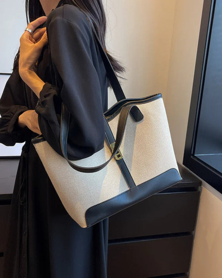 Borsa a Spalla Donna in Materiale Resistente Design Funzionale