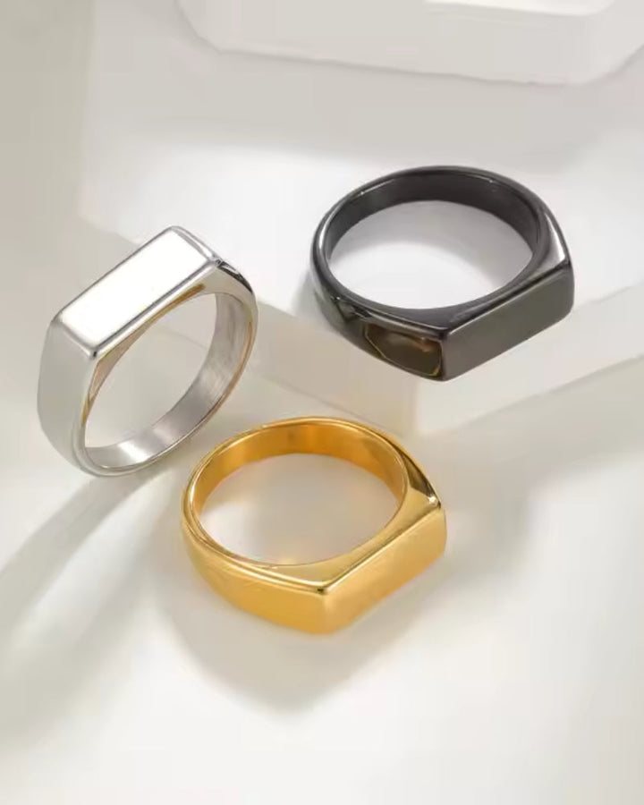Anello Uomo a Sigillo Geometrico Design Essenziale
