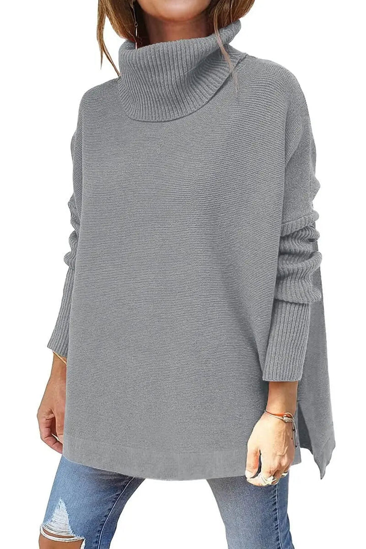 Maglione donna grigio a collo alto, maniche lunghe, stile casual, tessuto morbido, ideale per autunno e inverno, abbinato a jeans.