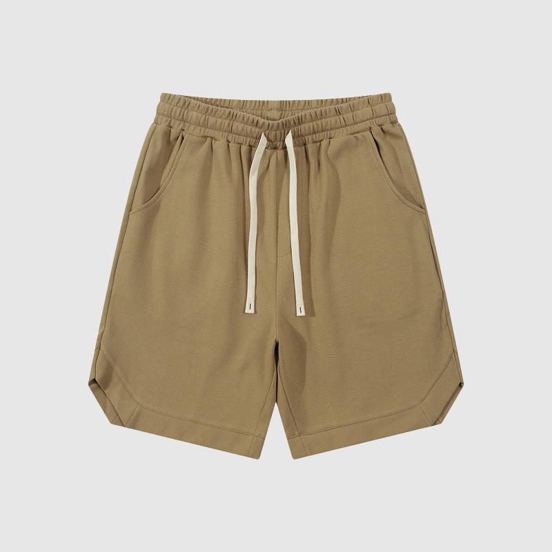 Pantaloncini corti beige da uomo con coulisse, tasche laterali, orlo arrotondato. Abbigliamento casual estivo, moda maschile, comfort quotidiano.