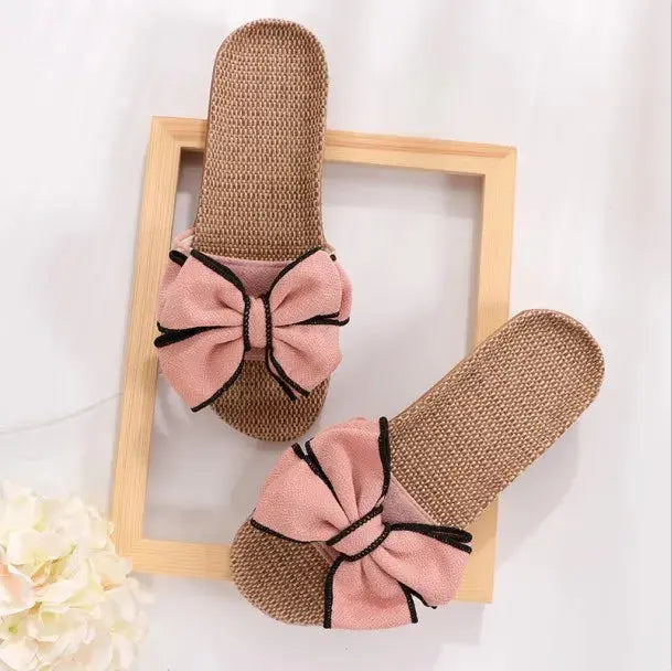 Sandali estivi da donna in paglia con fiocco rosa, design elegante e casual, perfetti per la spiaggia o l'uso quotidiano.