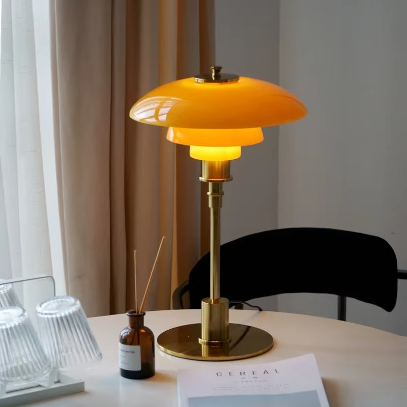 Lampada da tavolo a LED di design danese 1