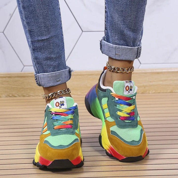Le vivaci sneakers di Francesca 1