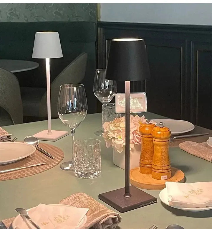 Lampada da Tavolo Ricaricabile Metallo Senza Fili Design Compatto