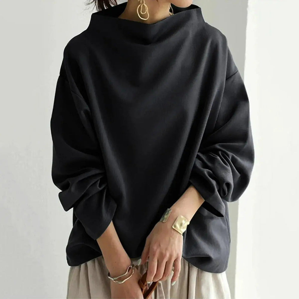 Maglione oversize nero da donna, collo alto, maniche lunghe, stile casual. Perfetto per moda autunnale e invernale.