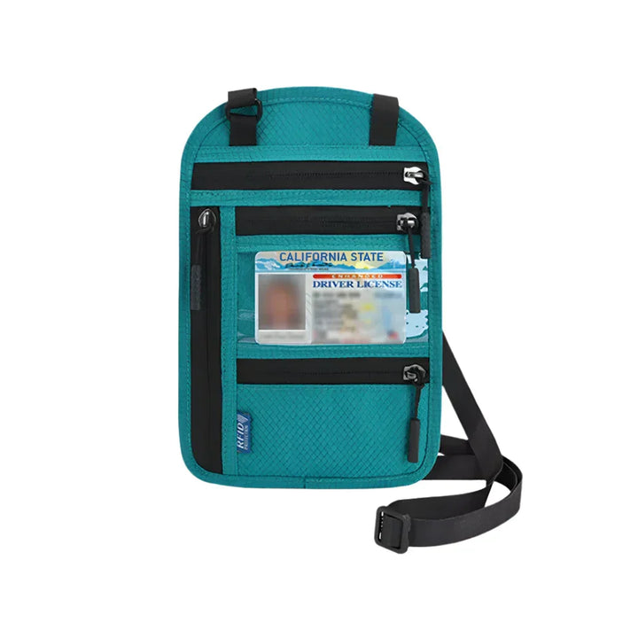 Borsa a tracolla verde con tasche multiple e finestra trasparente per documenti. Design compatto, ideale per viaggi e uso quotidiano.