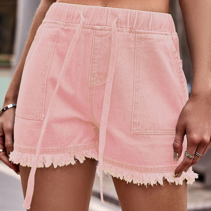 Shorts rosa in denim con orlo sfrangiato, vita alta e coulisse. Stile casual estivo per donna, perfetti per look alla moda e confortevoli.
