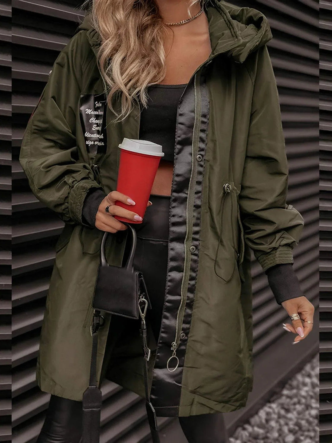 Giubbotto Donna con Cappuccio Stile Elegante - Vesarelli