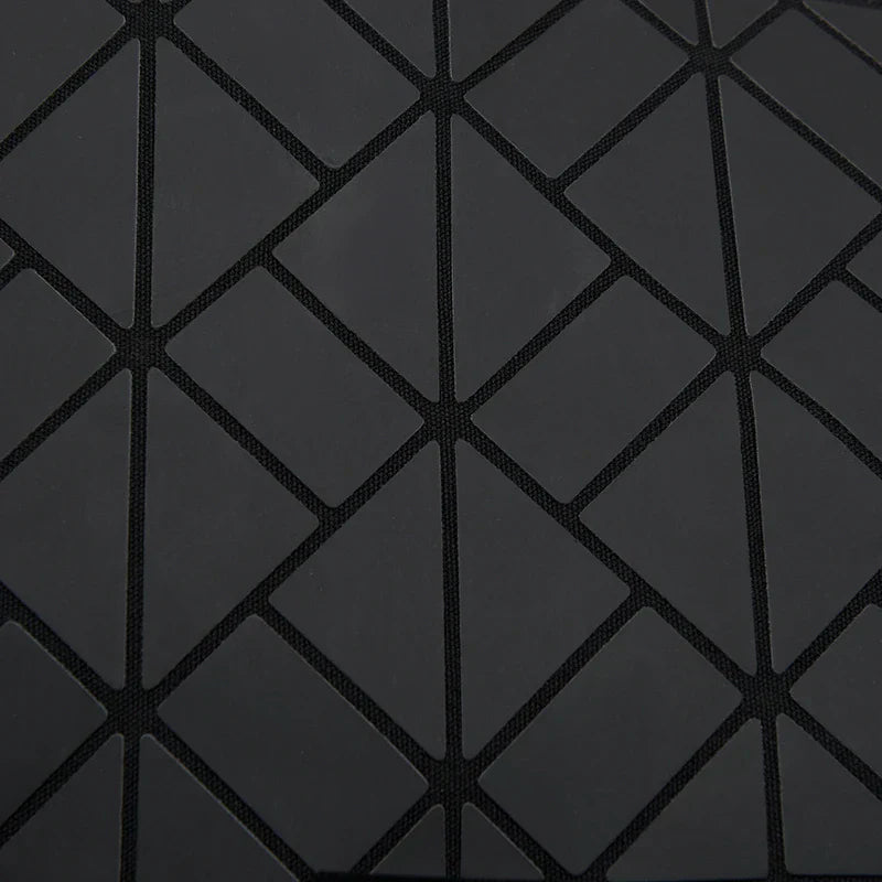 Tessuto nero con motivo geometrico a rombi, design moderno, texture elegante, ideale per arredamento e moda, alta qualità e resistenza.